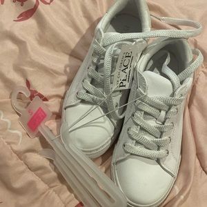 🌟🤍The Children’s Place white Shoes🌟🤍